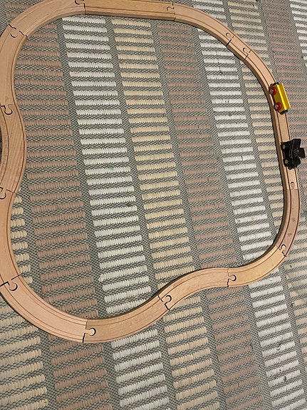 BRIO puinen junarata ja veturit