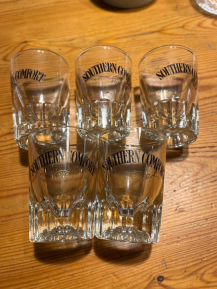 Southern Comfort snapsi lasit kirkas