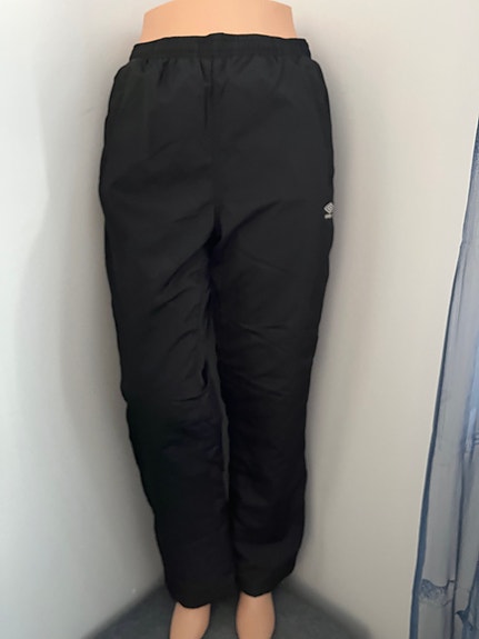 Umbro lasten housut 164 musta unisex