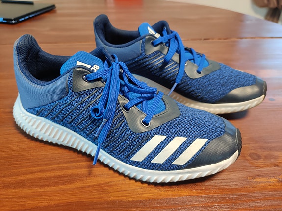 Adidas Cloudfoam -lenkkarit, koko EU 38 (UK 5 / US 5.5)