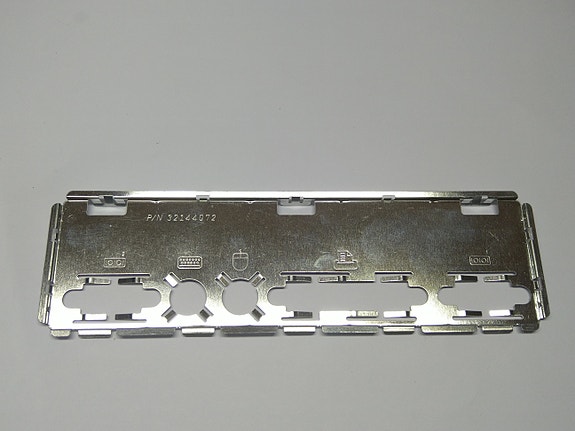 Tietokoneen kotelon I/O shield plate