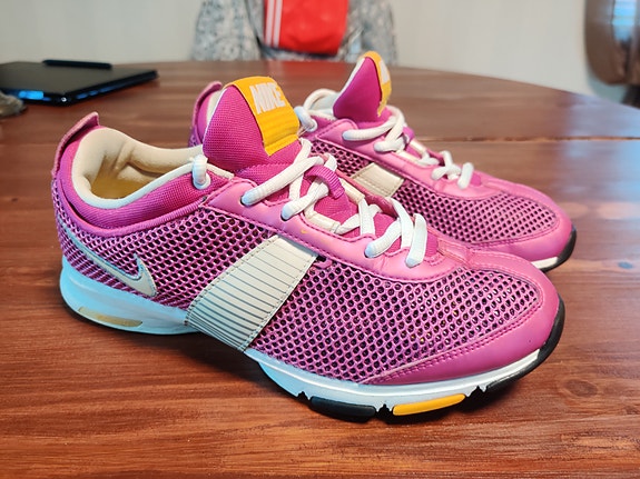 Nike treenikengät / lenkkarit – EU 38