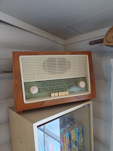 Retro radio