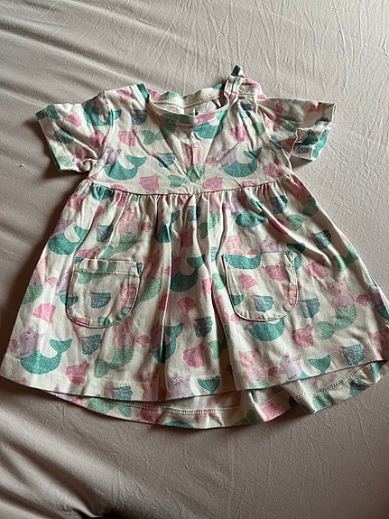 Lyhythihainen mekko