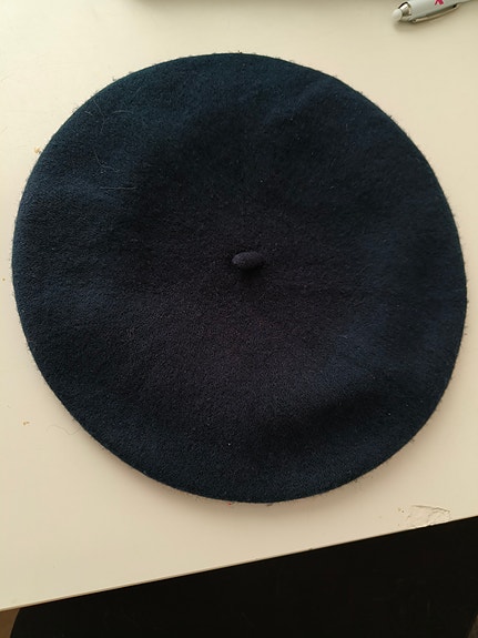 Baskeri, sininen uusi villaa, halk. 27,5 cm