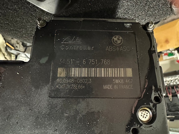 E46 abs yksikkö