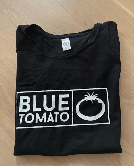 Blue Tomato musta t-paita S