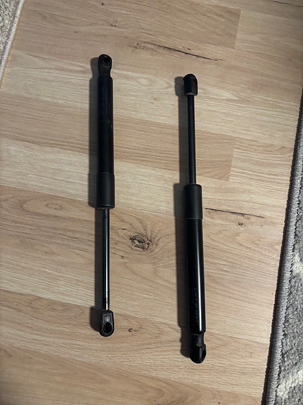 Tesla Model 3 (2019) alkuperäiset takaluukun kaasujouset