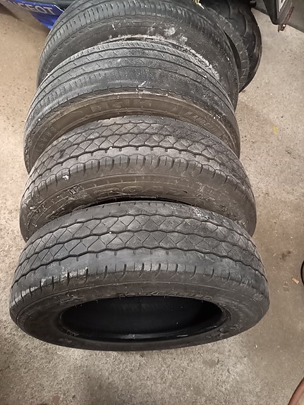 Pakettiauton kesärenkaat