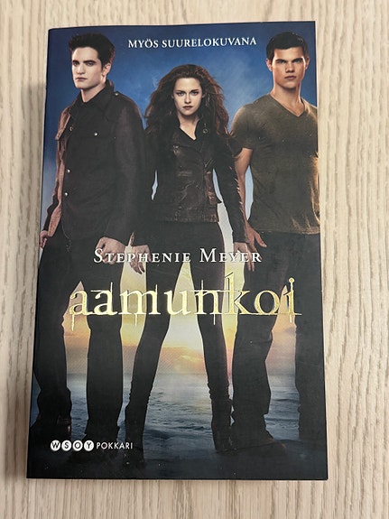 Stephenie Meyer Aamunkoi pokkari