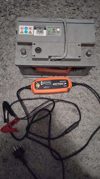 CTEK Polar MXS 5.0 ylläpitolaturi 12 V / 5 A ja akku