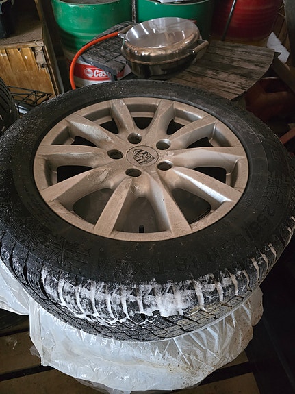 porsche cayenne 18" alumiinivanteet nastarenkailla