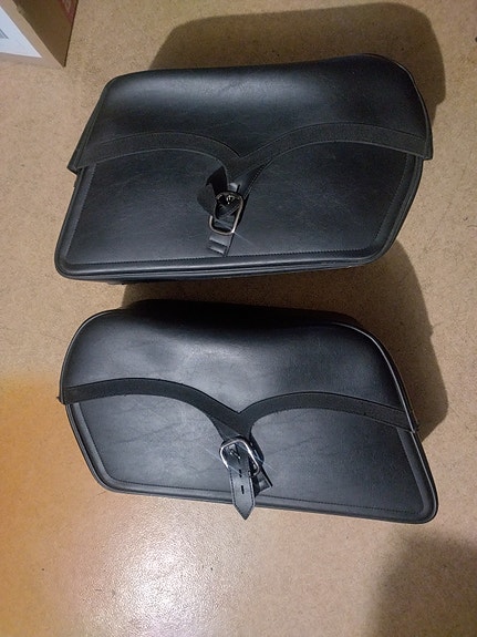 Sivulaukut Harley-Davidson + muut MP, isot, pikakiinnike, saddlemen
