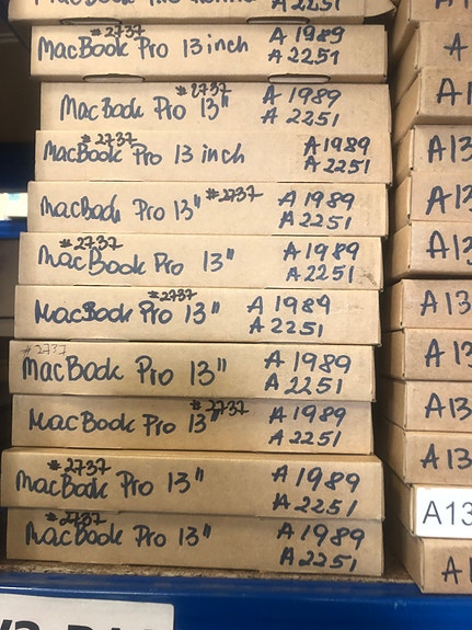 MacBook Pro 13 akku A1989uusi 10 kpl. Hinta per kpl