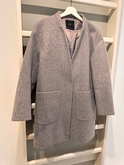 Zara puolipitkä villakangastakki, koko naisten XS, väri vaalean harmaa