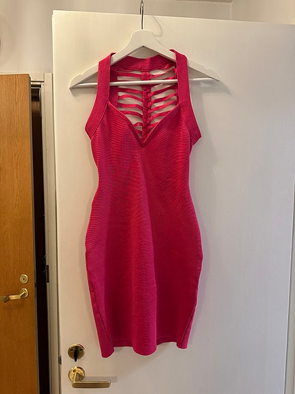 Pinkki upea mekko S