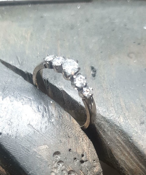 Uniikki 0,5kt tw/vs luonnon timantti / 14kt palladium valkokulta sormus