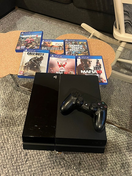 Playstation 4 konsoli ja pelejä