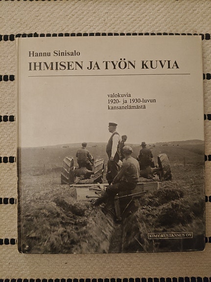 Hannu Sinisalo Ihmisen ja työn kuvia valokuvakirja