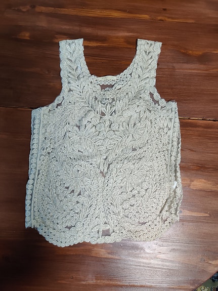 Elegantti pitsinen toppi – Mosnoua (L)