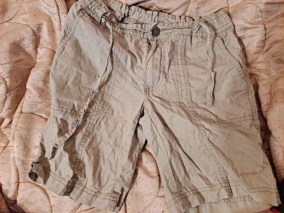 Hummel lasten shortsit koko 122 beige pojat