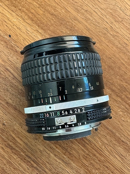 Nikon Nikkor 85mm f2 -objektiivi