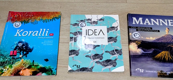 Biologia, maantieto ja filosofia lukion 1 kirjat