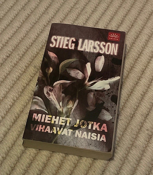 Stieg Larsson Miehet jotka vihaavat naisia pokkari