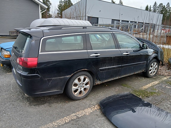 Honda Accord 2.4 vm. 2006 varaosa-autoksi, ilman moottoria