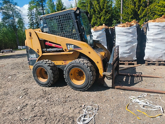 CAT 246 B kuormaaja
