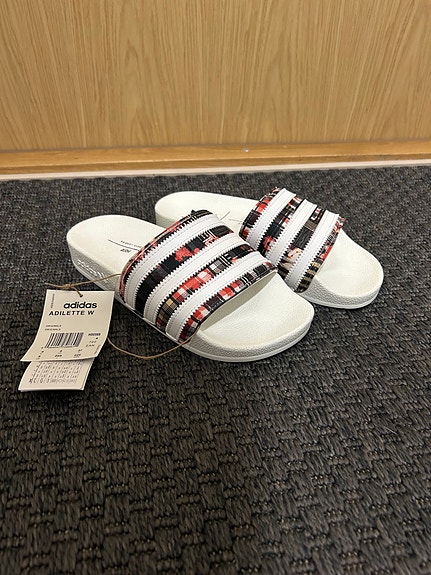 Adidas naisten sandaalit