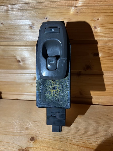 Volvo V70 mk2 ikkunannostimen kytkin