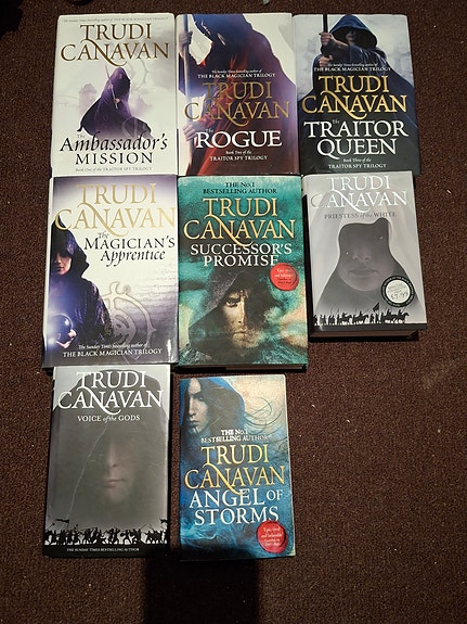 Trudi Canavan Fantasia Kirjoja