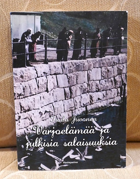 Varjoelämää ja julkisia salaisuuksia - Tuula Juvonen