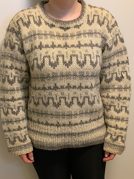 Käsinneulottu lunnonvalkoinen / harmaa villapaita M
