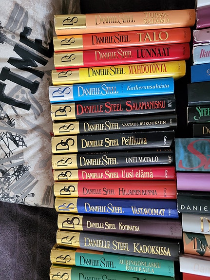 DANIELLE STEEL kirjoja