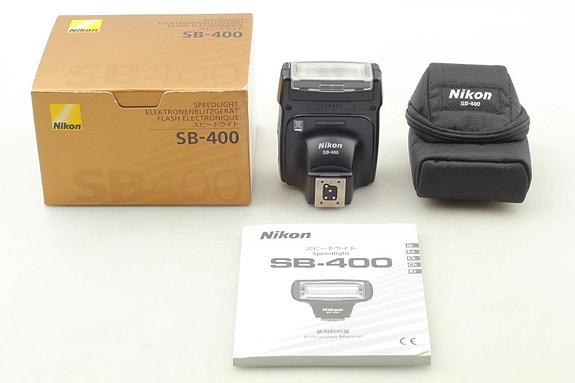 Nikon SB-400 Speedlight -salamalaite