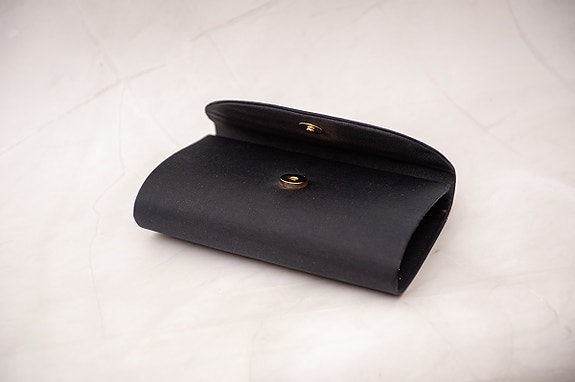 Naisten musta clutch-laukku