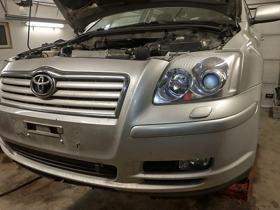 Toyota Avensis T25 osina