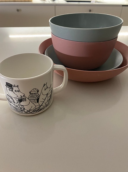 Lasten astiat, lastenmuki ja kulhot sekä lautaset