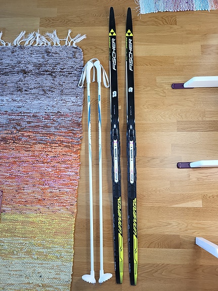 Fischer SRC perinteisen sukset 152cm siteillä ja Excel-sauvat 110cm 150
