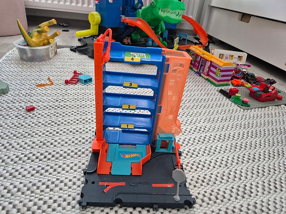 Hot Wheels City Downtown Car Park