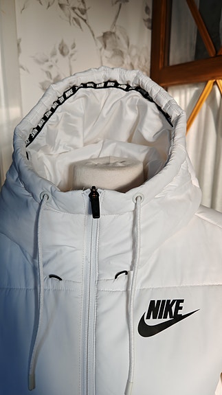 Nike naisten talvitakki S valkoinen