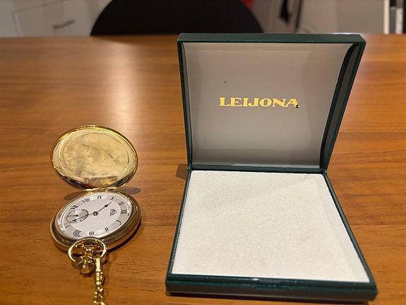 Leijona taskukello unisex kultainen