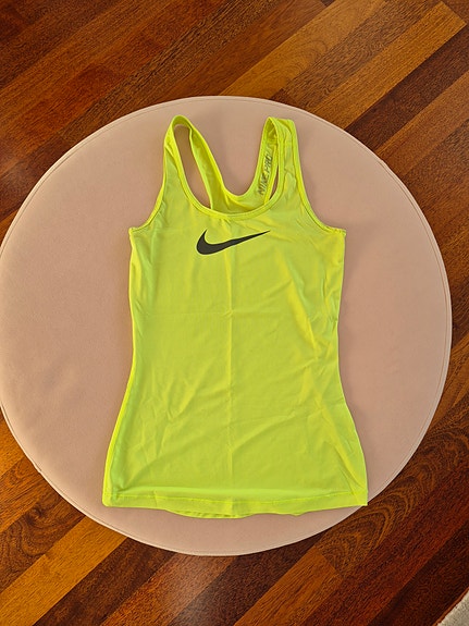 Nike treenitoppi