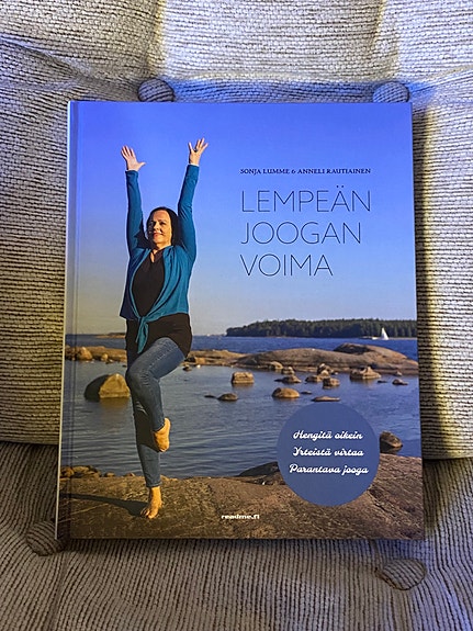 Lempeän joogan voima -kirja