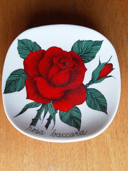 Arabia Rosa baccara seinälautanen punainen ruusu