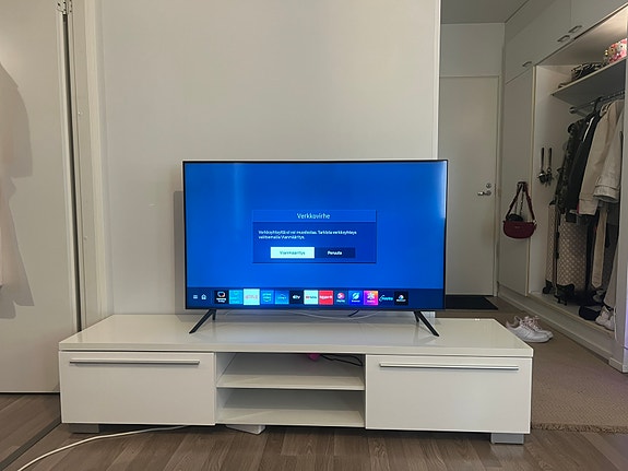 valkoinen tv-taso
