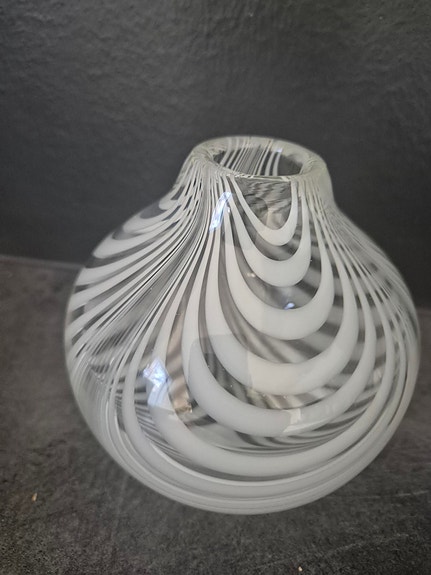 Kumela Maija Carlsson maljakko 12 cm 50-luvulta, signeerattu
