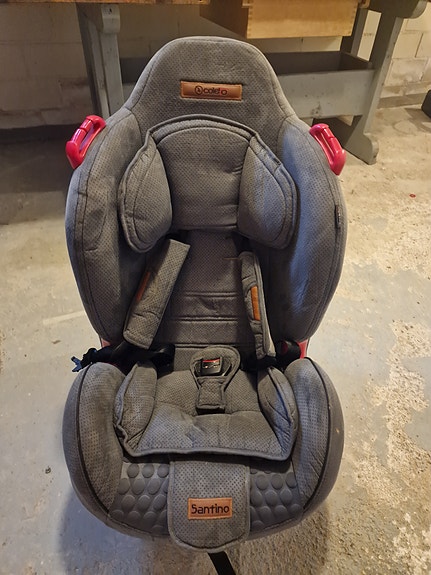 Myydään lasten turvaistun 9-25kg